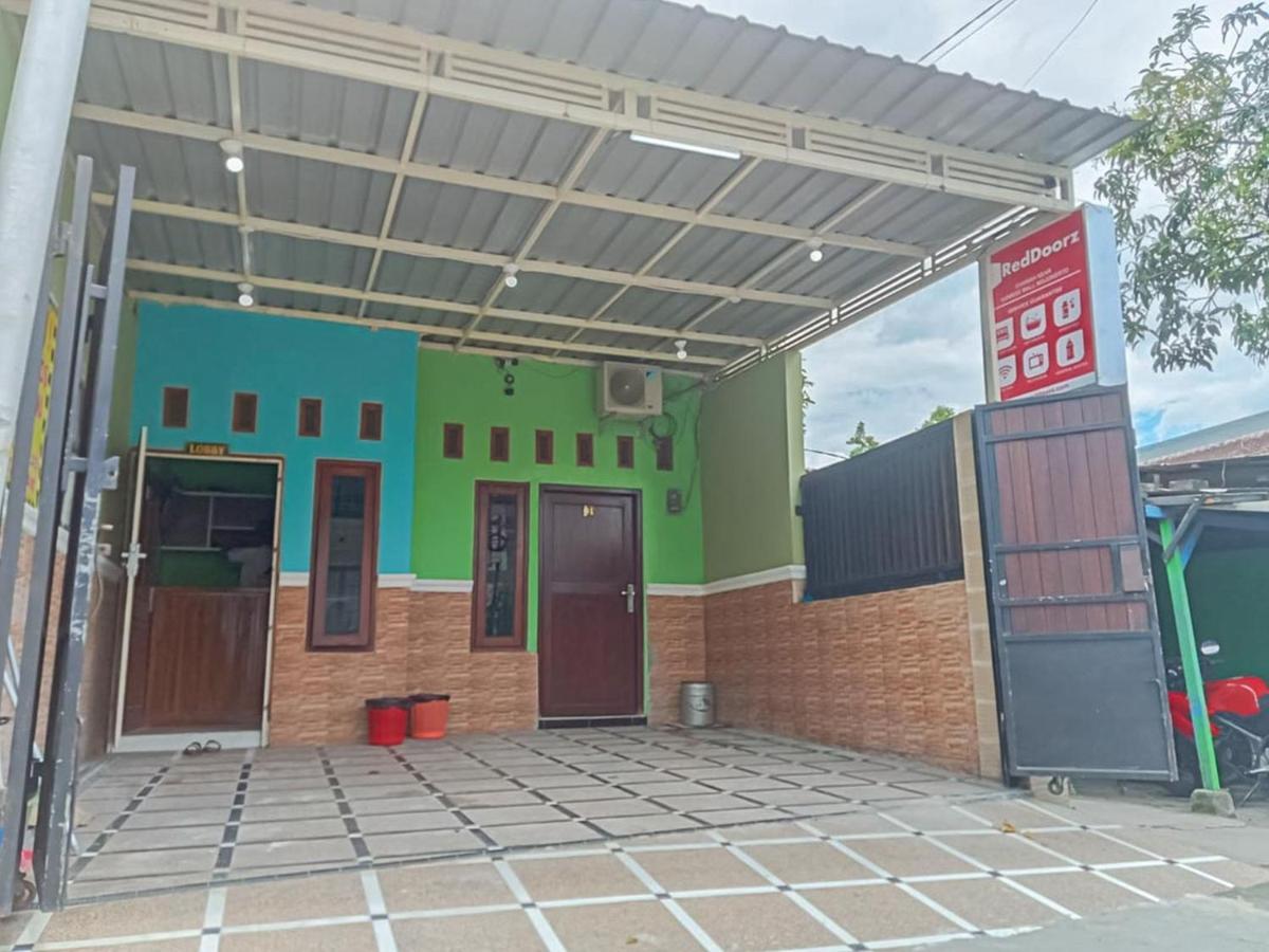 Reddoorz Near Sunrise Mall Mojokerto Exterior foto