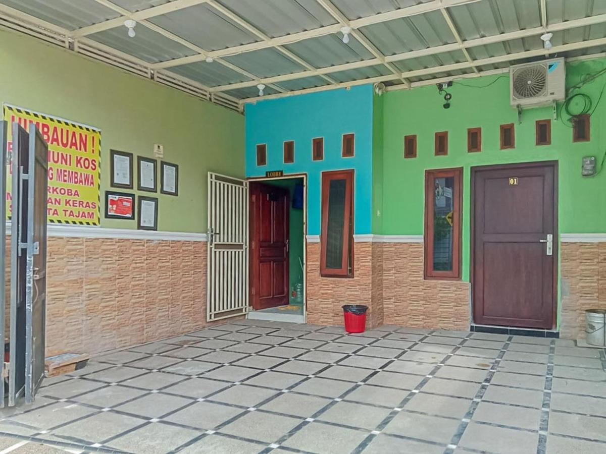 Reddoorz Near Sunrise Mall Mojokerto Exterior foto