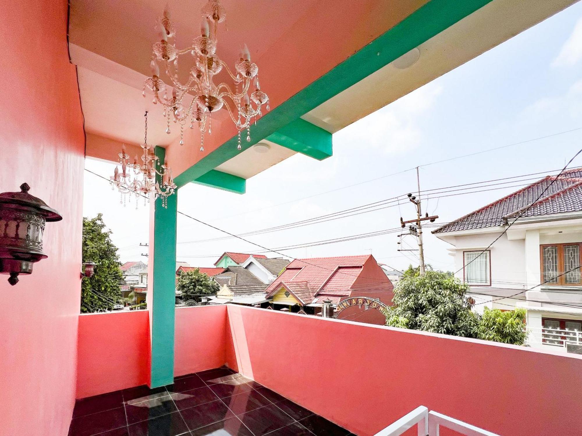 Reddoorz Near Sunrise Mall Mojokerto Exterior foto