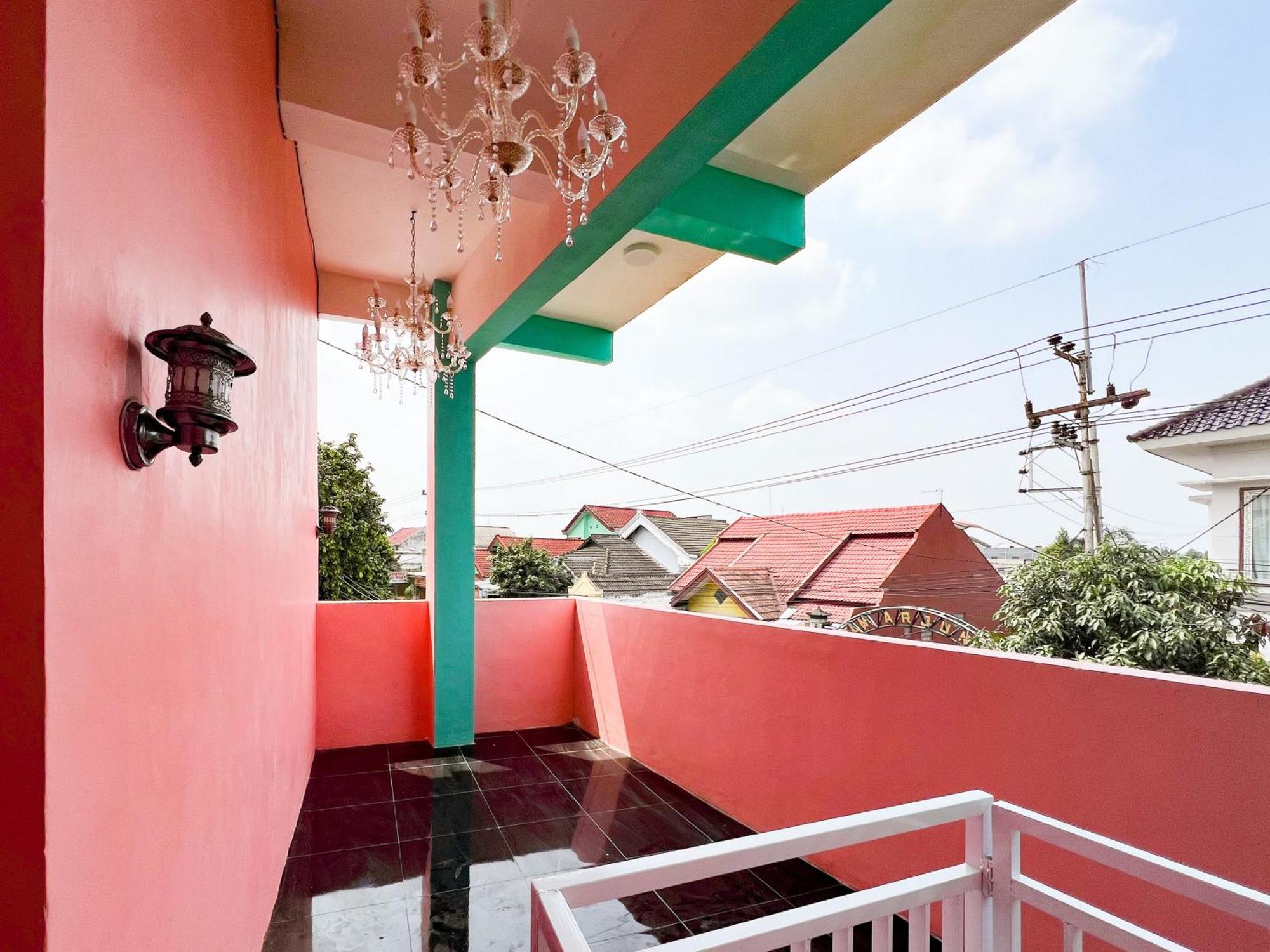 Reddoorz Near Sunrise Mall Mojokerto Exterior foto