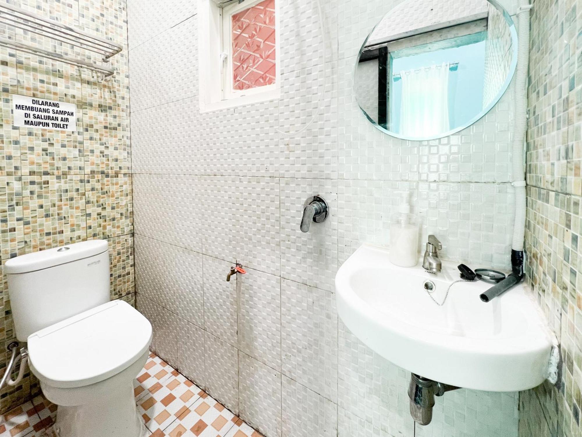 Reddoorz Near Sunrise Mall Mojokerto Exterior foto