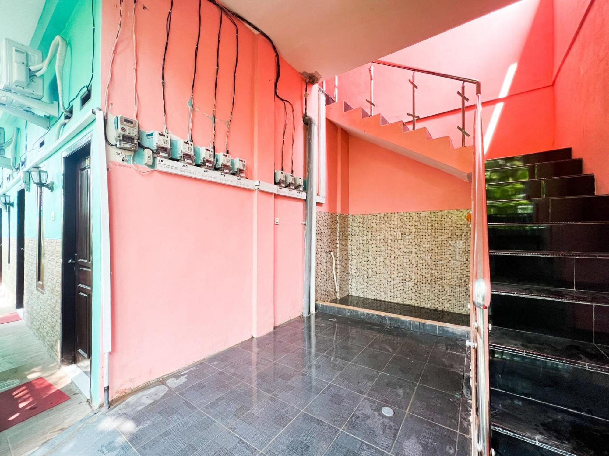 Reddoorz Near Sunrise Mall Mojokerto Exterior foto