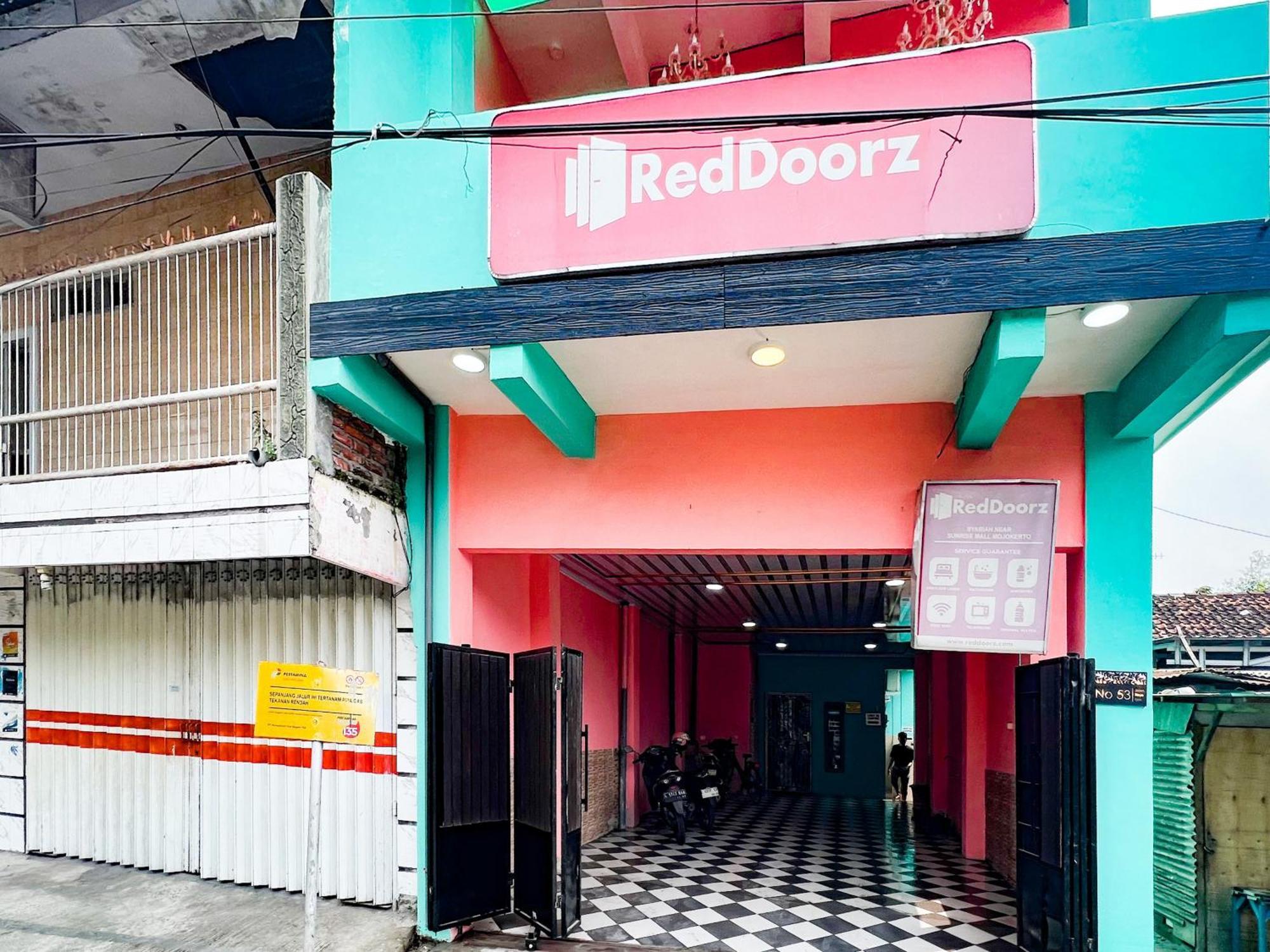 Reddoorz Near Sunrise Mall Mojokerto Exterior foto