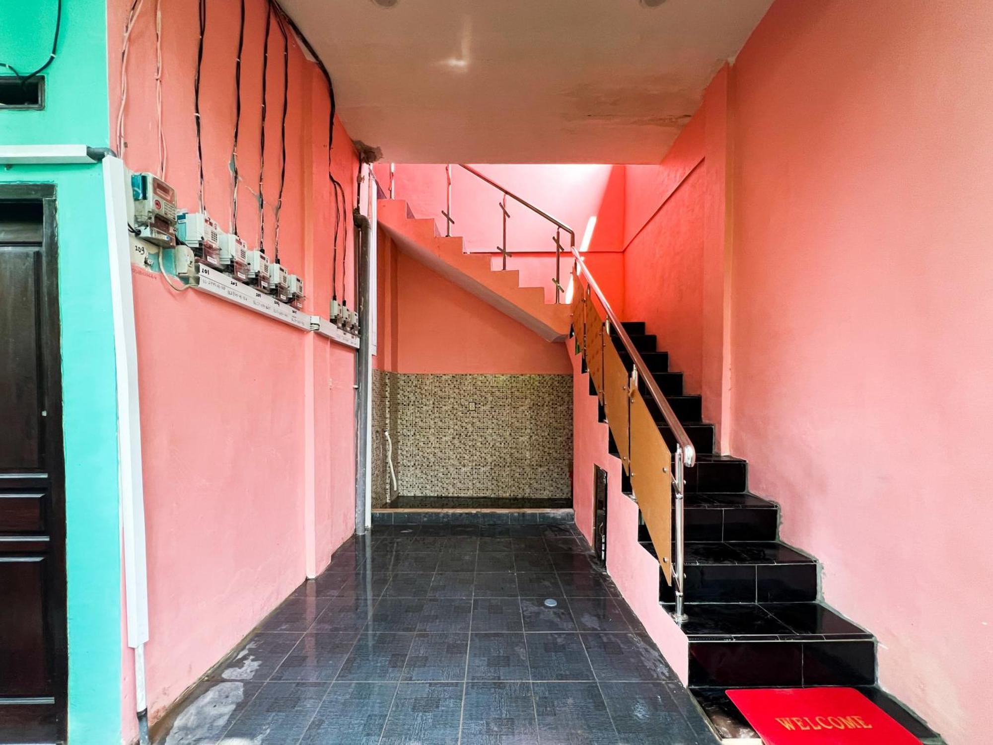 Reddoorz Near Sunrise Mall Mojokerto Exterior foto